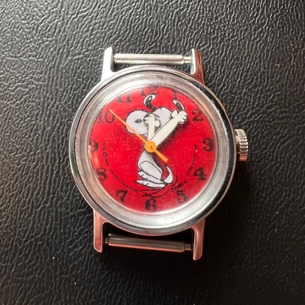 Vintage Running Snoopy watch face